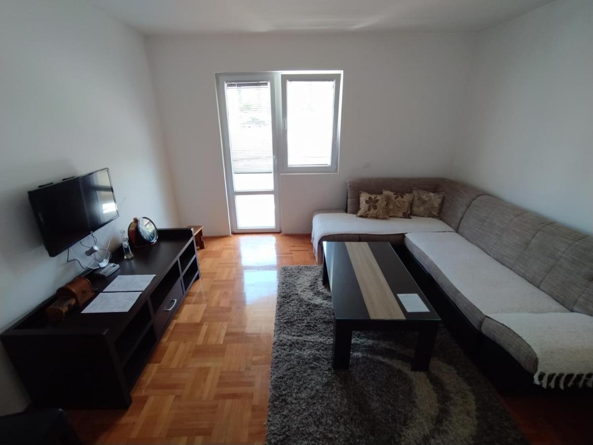 Apartment Silence B Pluzine Luaran gambar