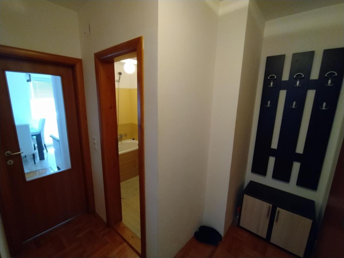 Apartment Silence B Pluzine Luaran gambar