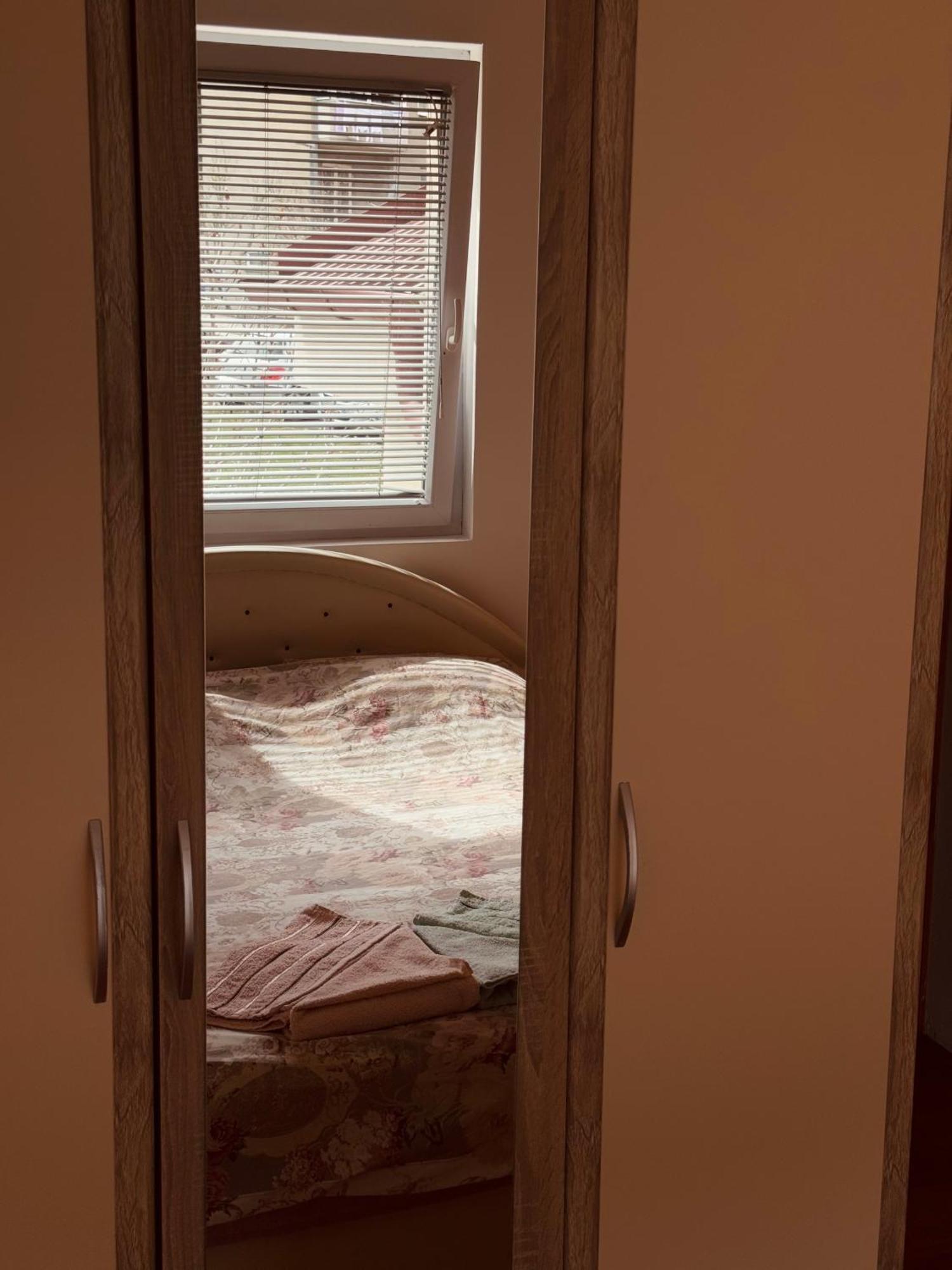 Apartment Silence B Pluzine Luaran gambar