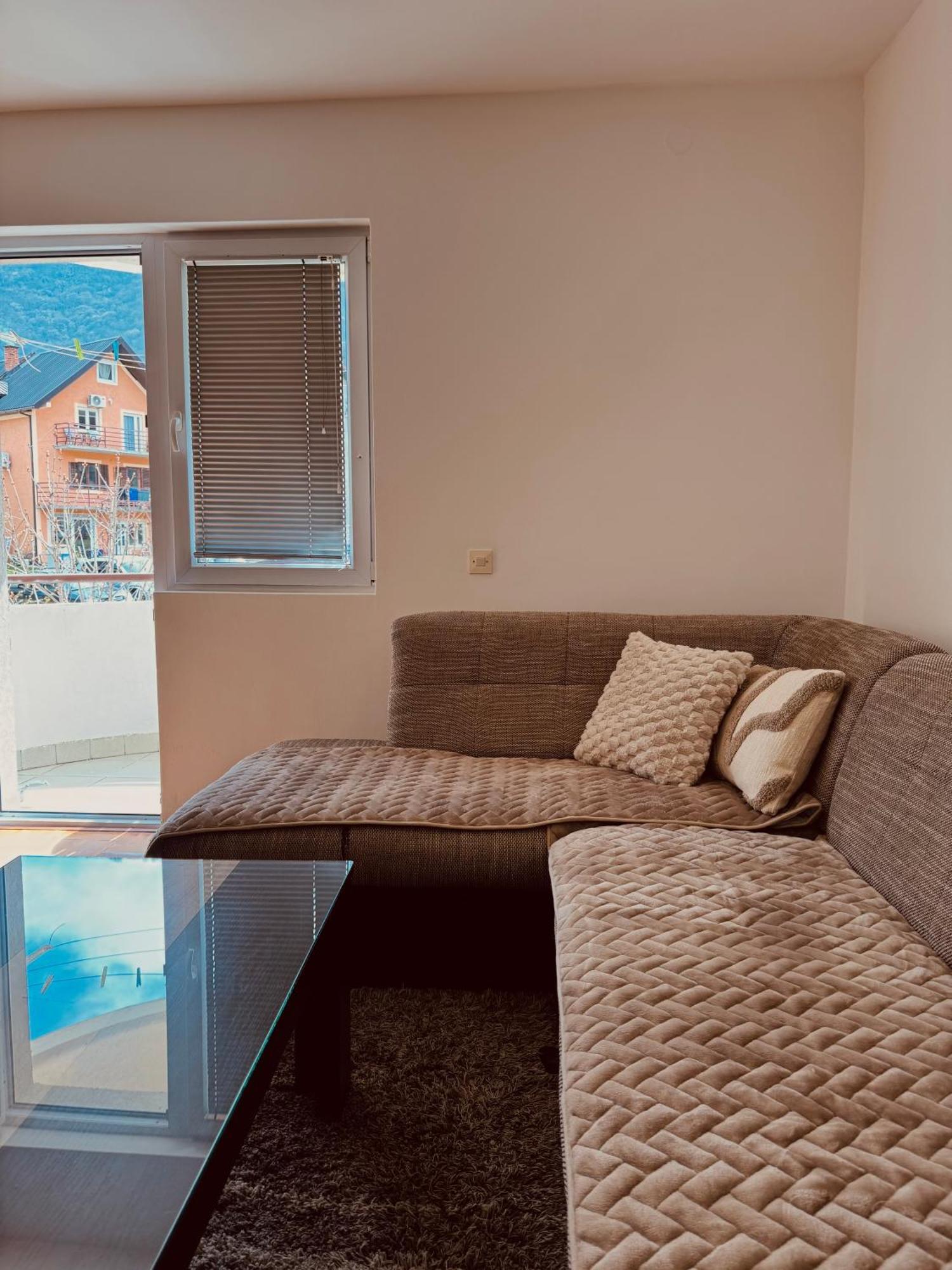 Apartment Silence B Pluzine Luaran gambar