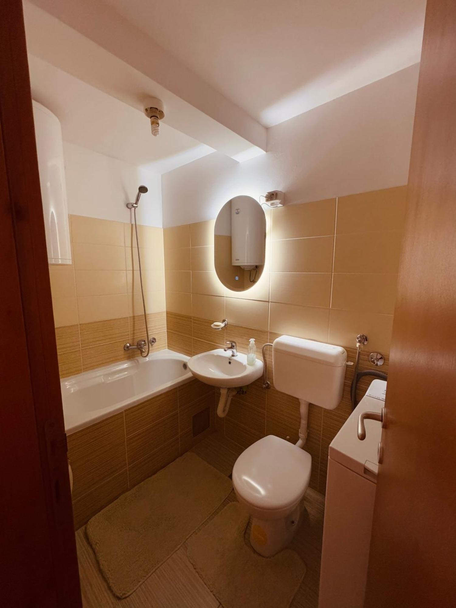 Apartment Silence B Pluzine Luaran gambar